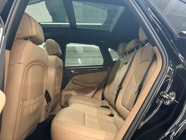 Certified 2026 Porsche Macan AWD/4WD image 28