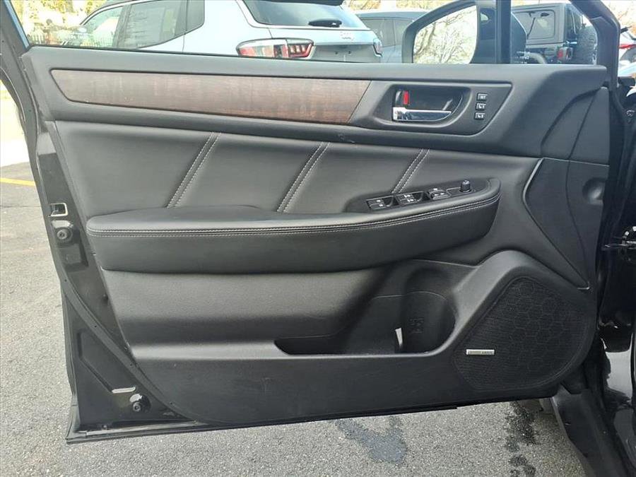 Used 2018 Subaru Outback 3.6R Limited image 17