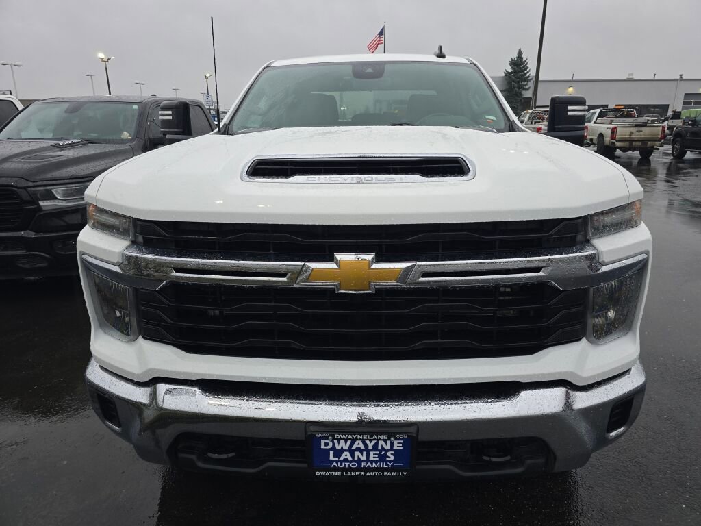 Used 2024 Chevrolet Silverado 3500 LT AWD/4WD image 2