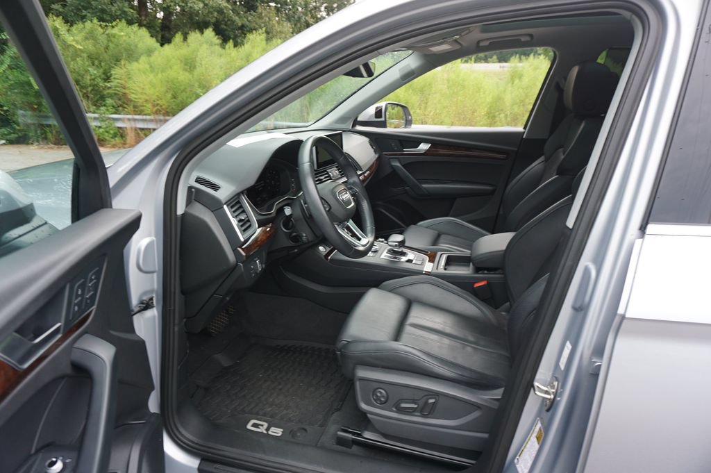 Used 2018 Audi Q5 2.0T Premium Plus w/ Premium Plus Package AWD/4WD image 2