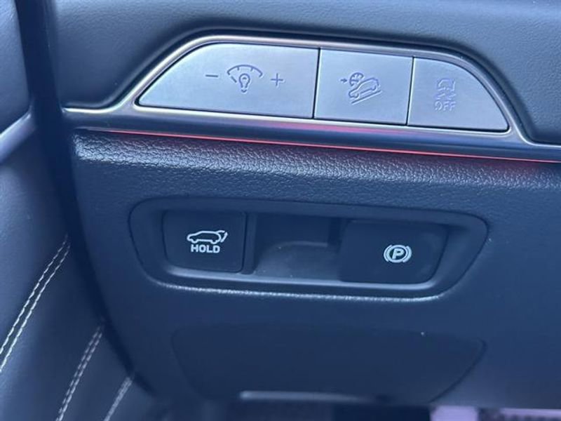 Used 2025 Genesis GV80 2.5T Standard AWD/4WD image 19