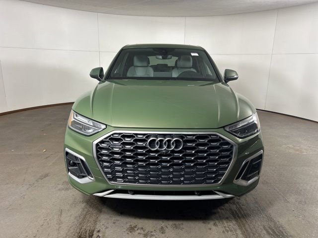 Used 2022 Audi Q5 2.0T Premium w/ Convenience Package image 2