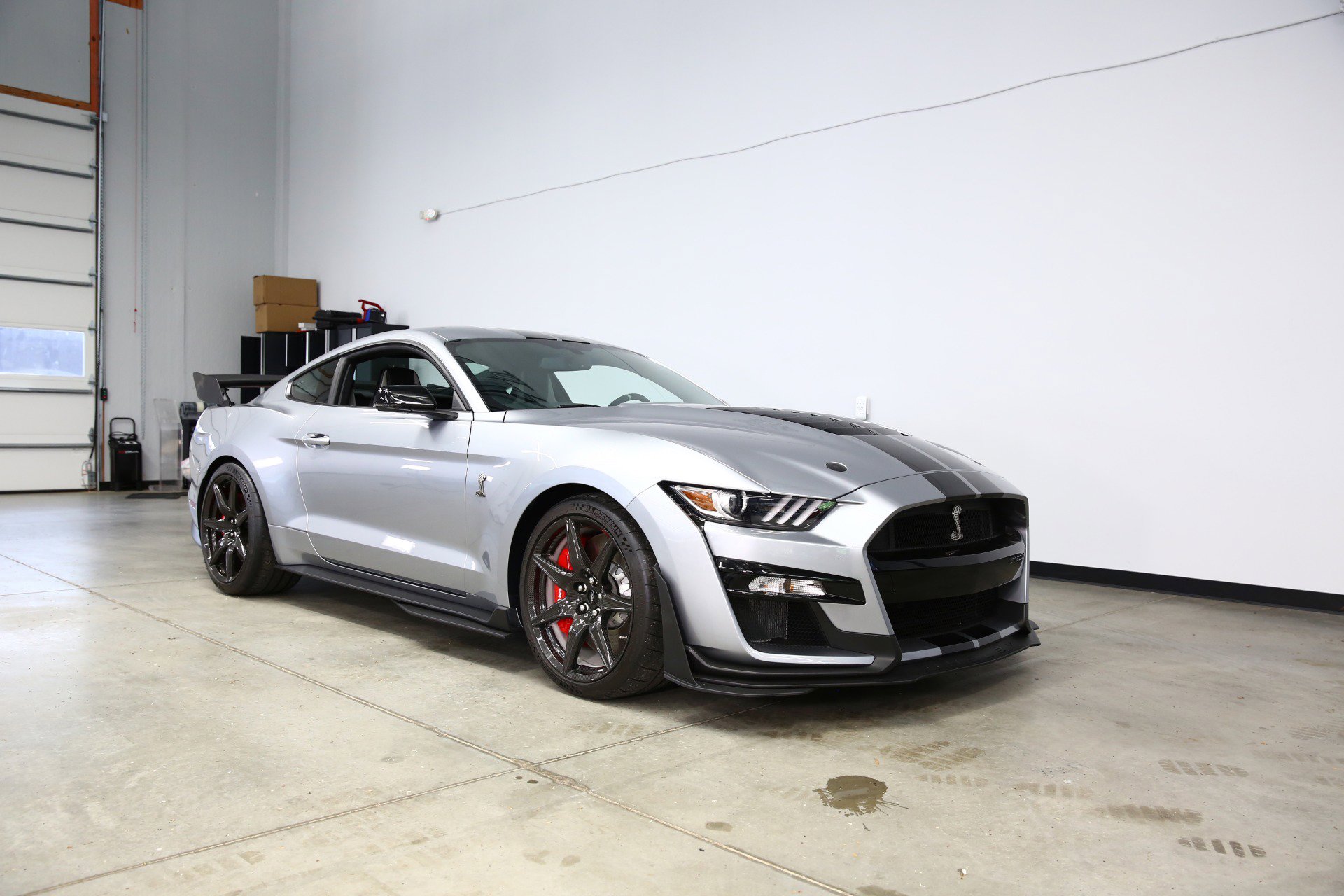 Used 2021 Ford Mustang Shelby GT500 w/ Carbon Fiber Track Pack RWD image 3