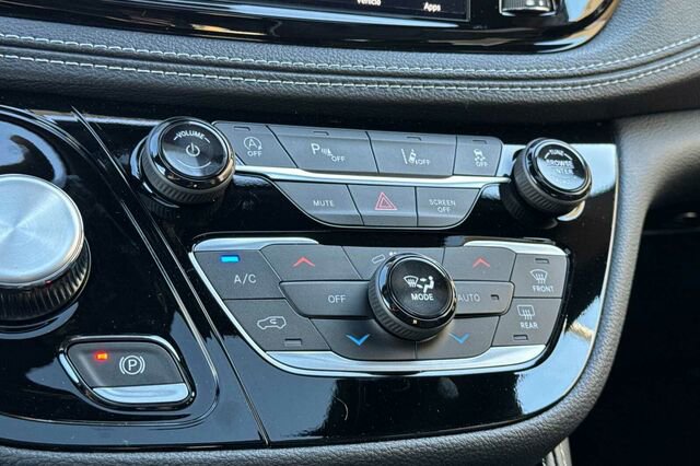 New 2026 Chrysler Pacifica Limited w/ S Appearance Package image 19