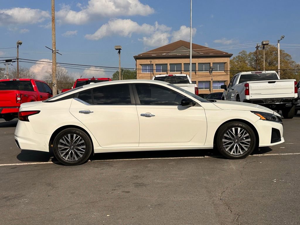 Used 2025 Nissan Altima 2.5 SV image 9
