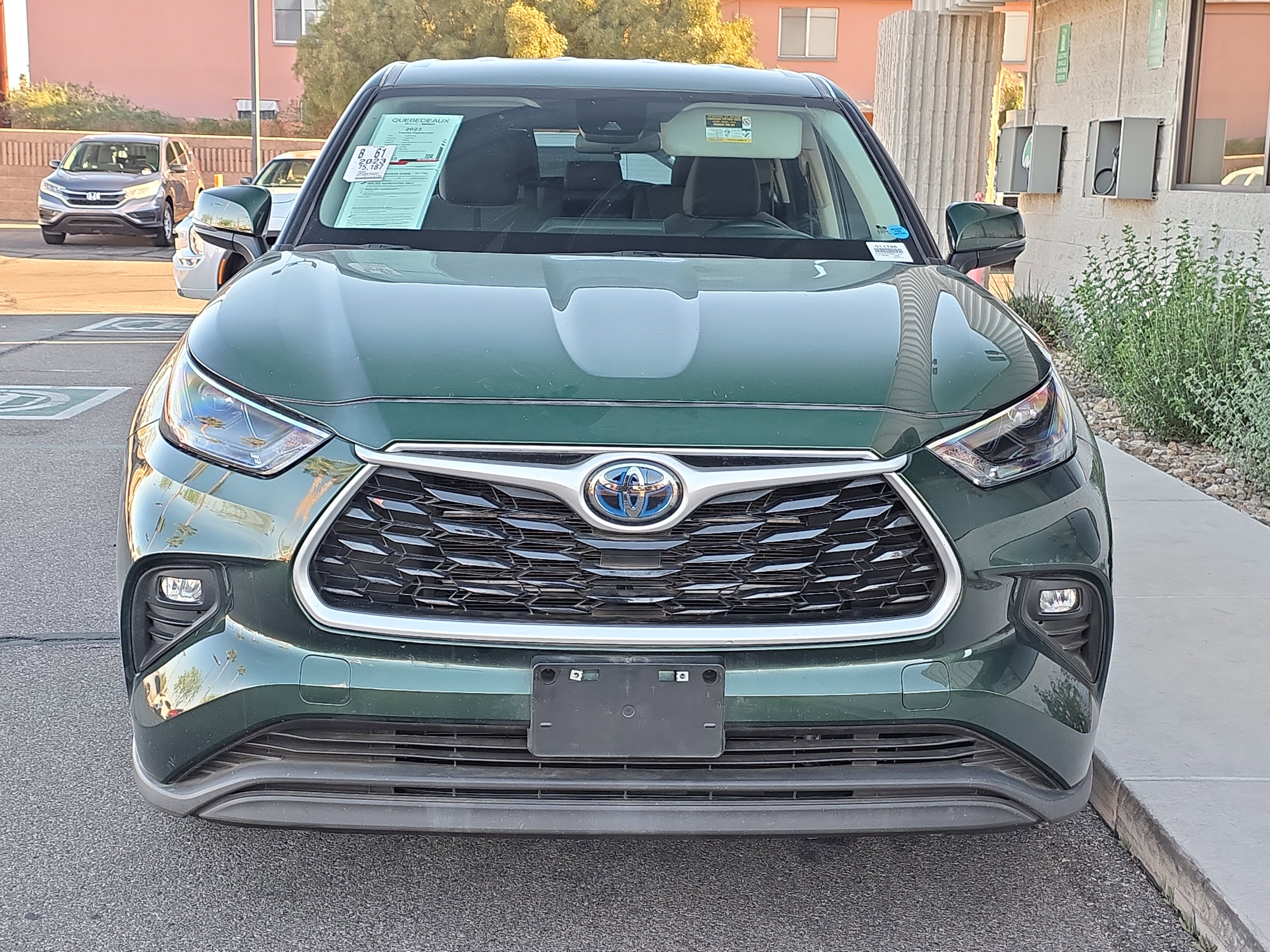 Used 2023 Toyota Highlander LE image 2