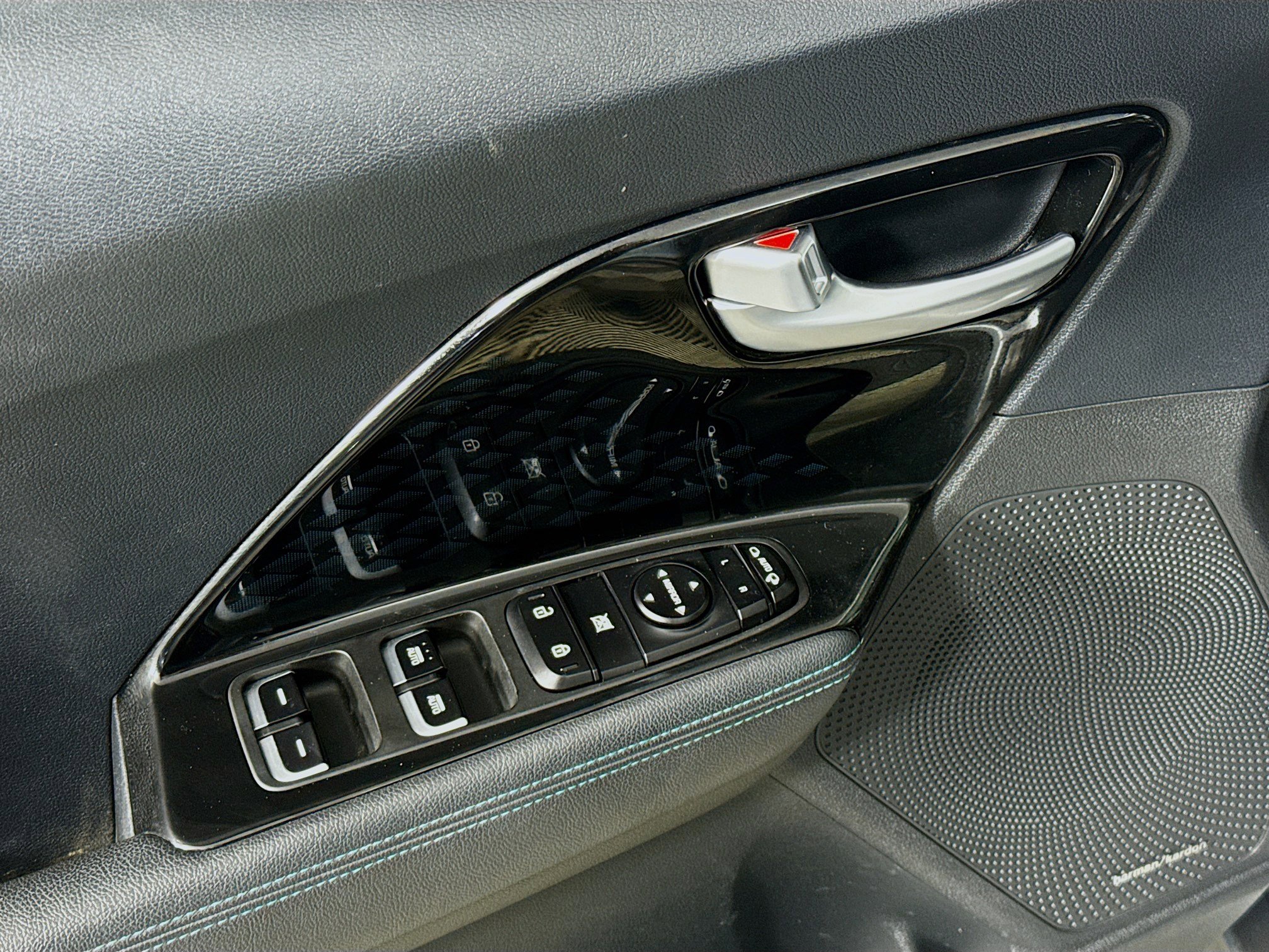 Used 2020 Kia Niro EX Premium image 24