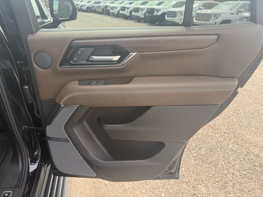 Used 2026 GMC Yukon Denali Ultimate w/ LPO, Floor Liner Package AWD/4WD image 19