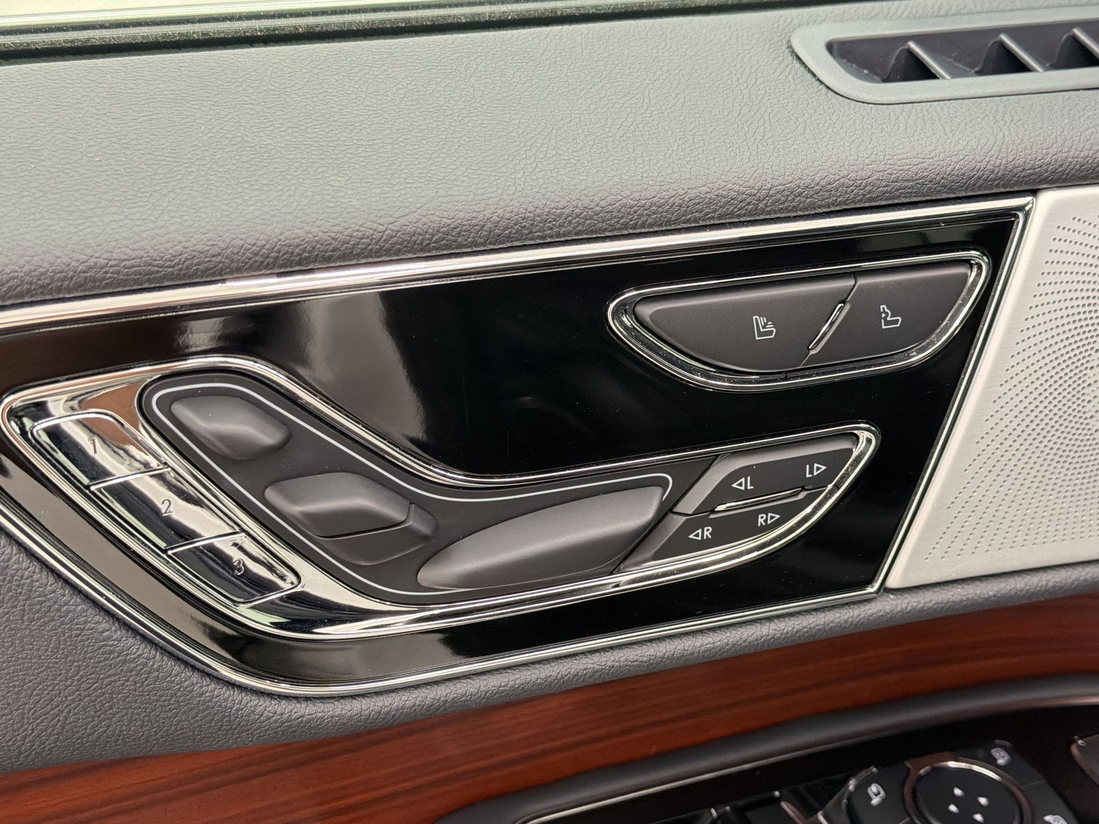 Used 2023 Lincoln Navigator Reserve AWD/4WD image 21