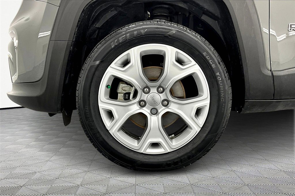 Used 2022 Jeep Renegade Limited image 9