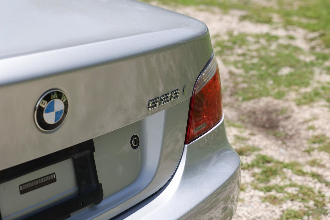 Used 2010 BMW 528i Sedan RWD image 36