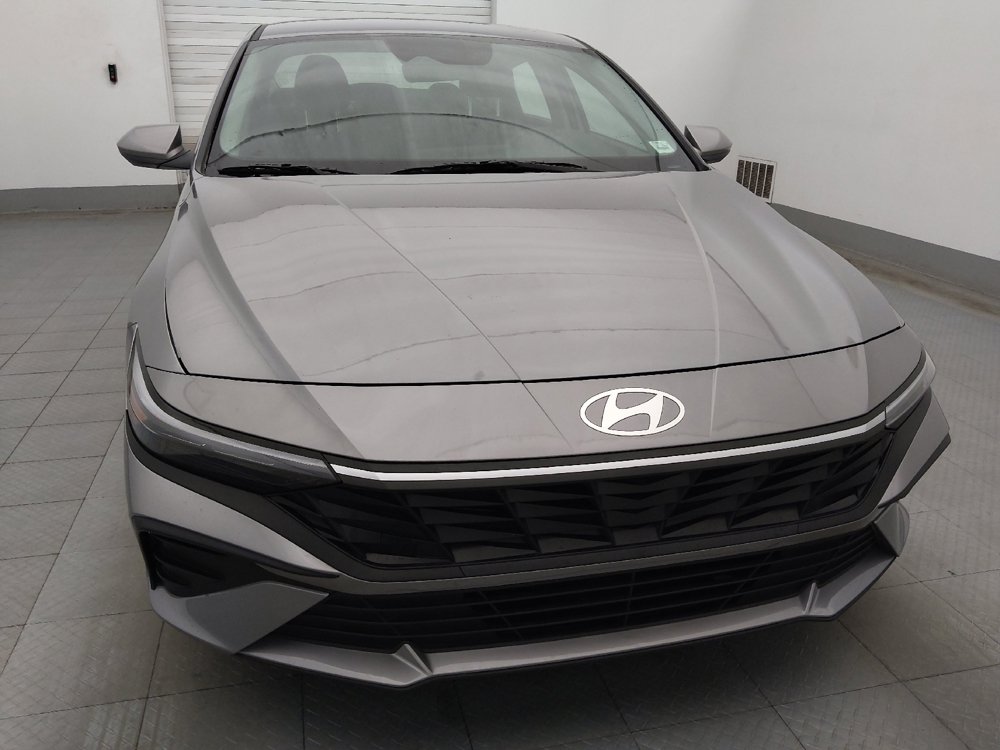 Used 2025 Hyundai Elantra SE FWD image 14