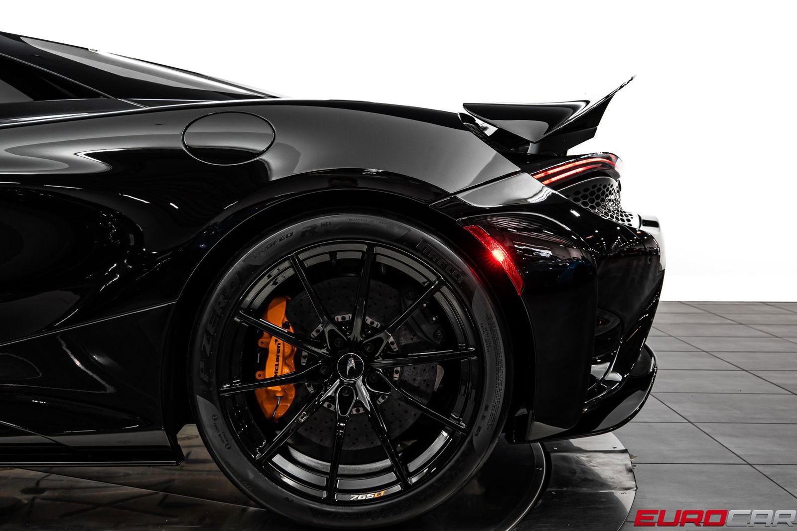 Used 2022 McLaren 765LT RWD image 20