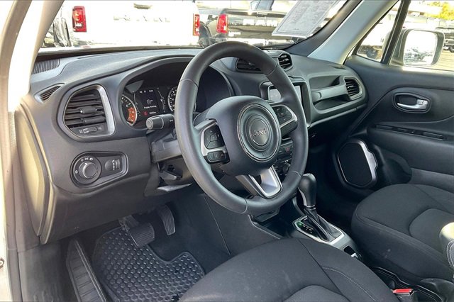 Used 2023 Jeep Renegade Latitude image 13