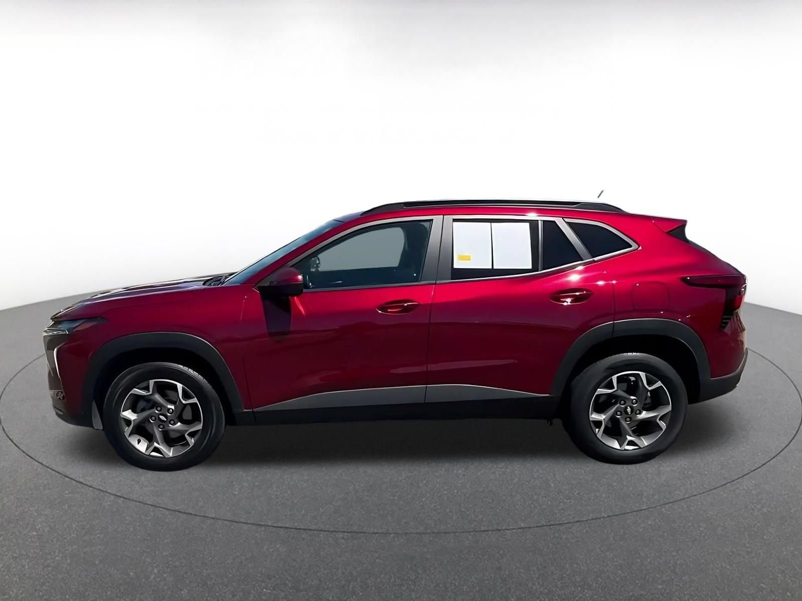 Used 2025 Chevrolet Trax LT w/ LT Convenience Package FWD image 7