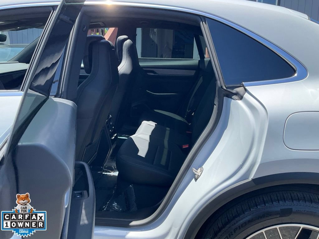 Used 2025 Porsche Macan 4S Electric AWD/4WD image 25