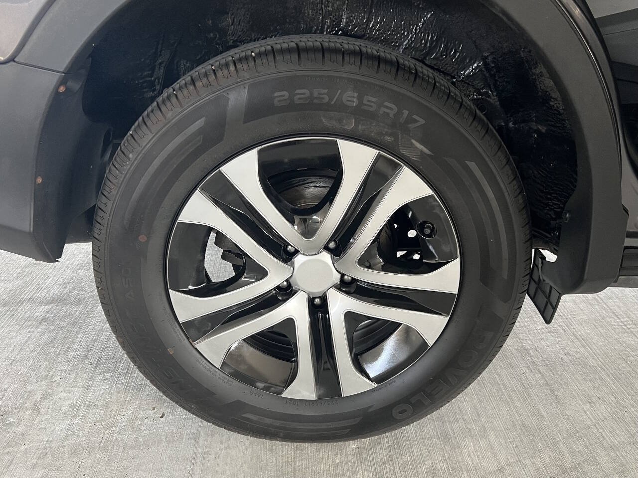 Used 2015 Toyota RAV4 LE AWD/4WD image 27