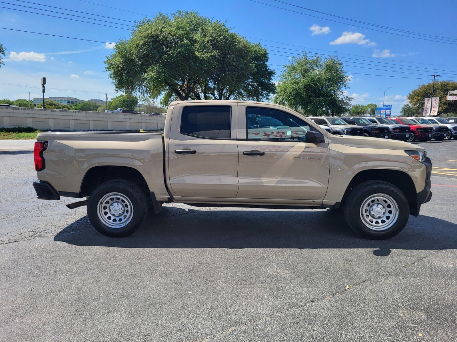 Used 2024 Chevrolet Colorado W/T image 2
