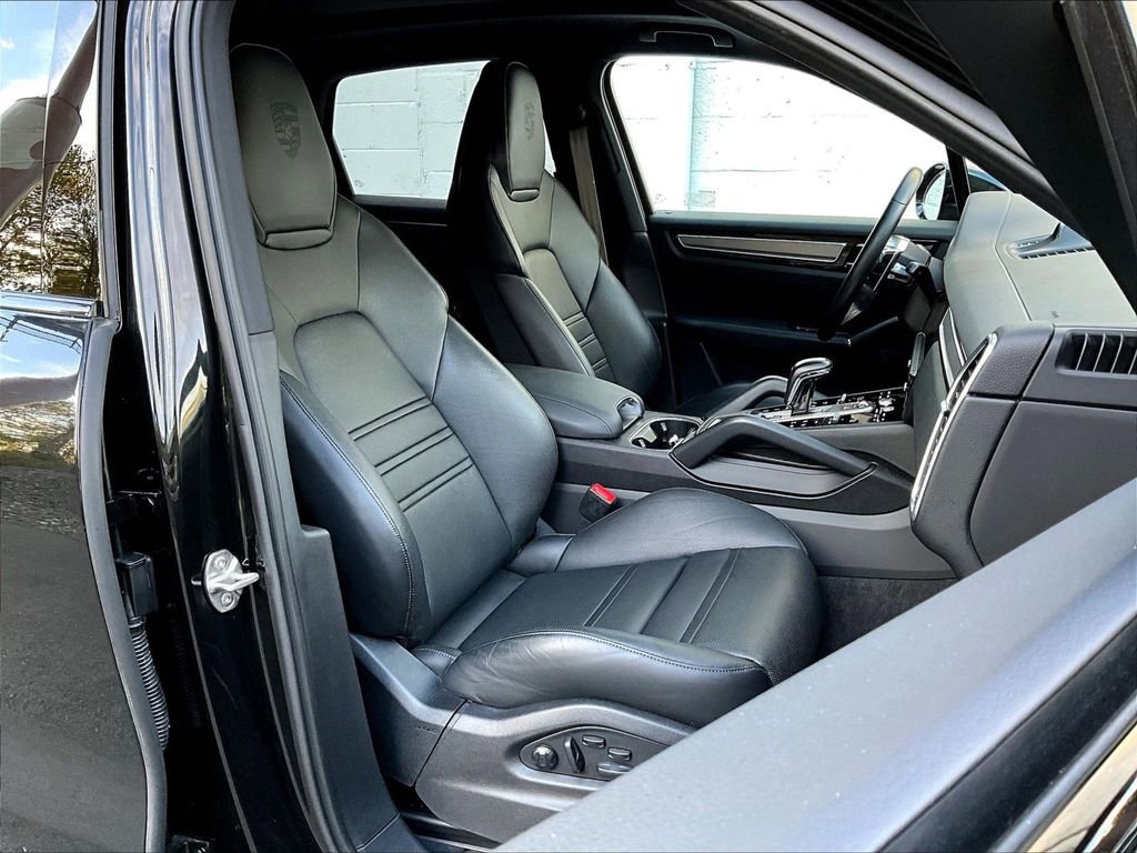 Certified 2023 Porsche Cayenne S Platinum image 12