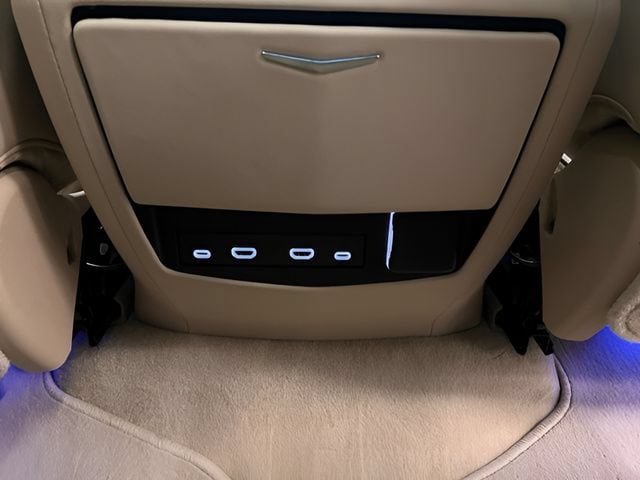 Used 2023 Cadillac Escalade Premium Luxury w/ Performance Package AWD/4WD image 12