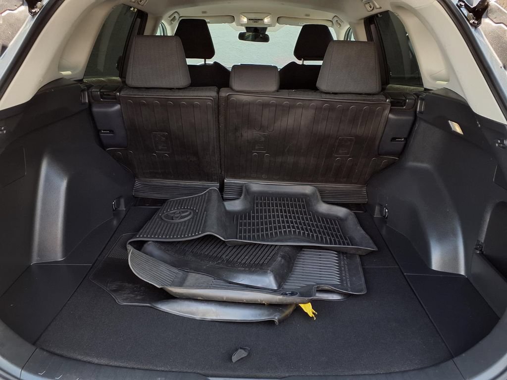 Used 2024 Toyota RAV4 LE FWD image 21