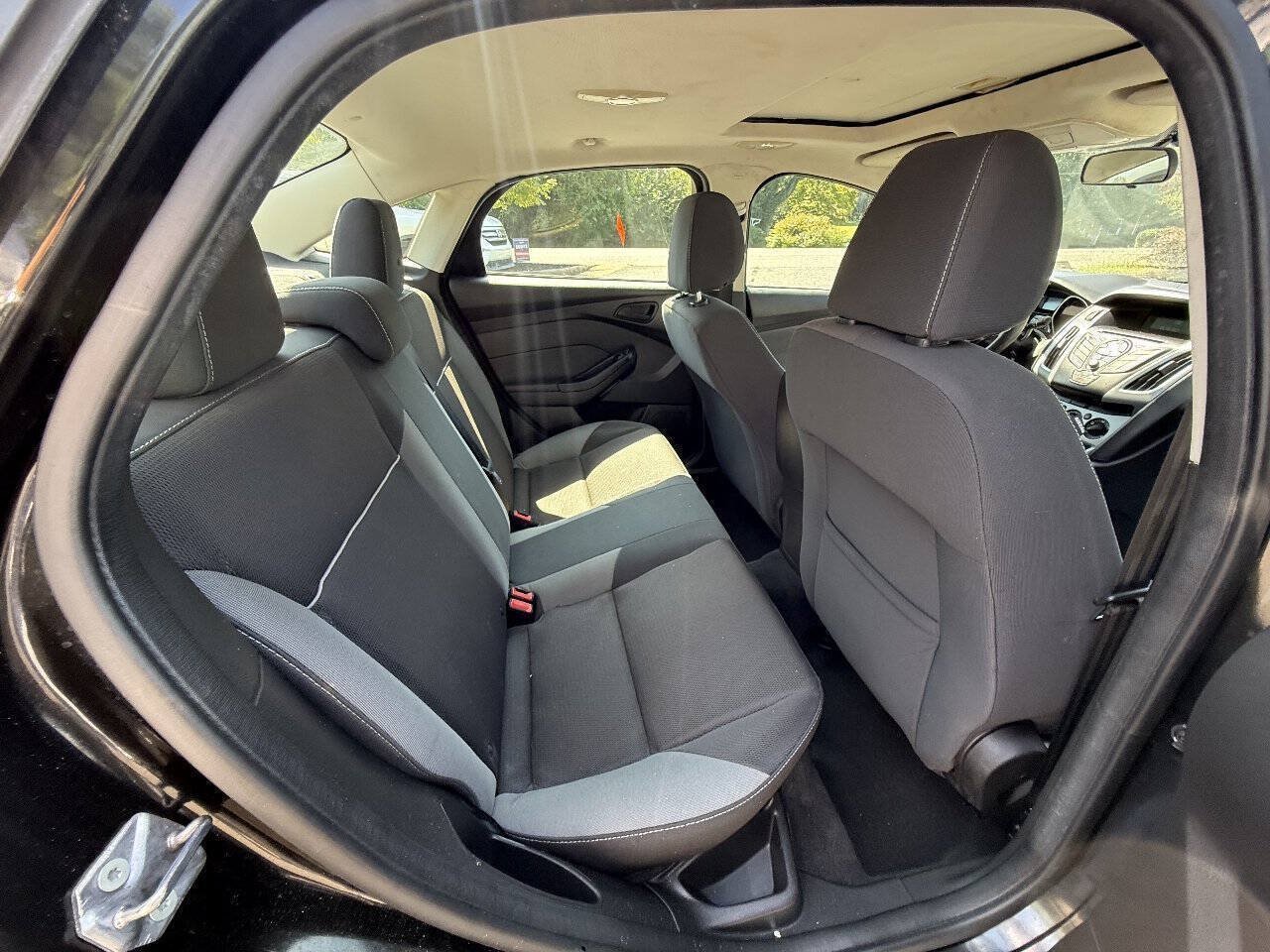 Used 2012 Ford Focus SE w/ Interior Protection Pkg FWD image 15