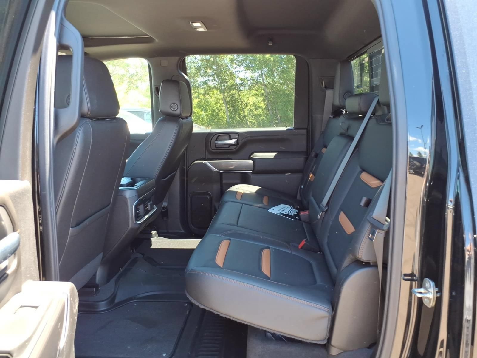 Used 2022 GMC Sierra 3500 AT4 w/ AT4 Preferred Package AWD/4WD image 15