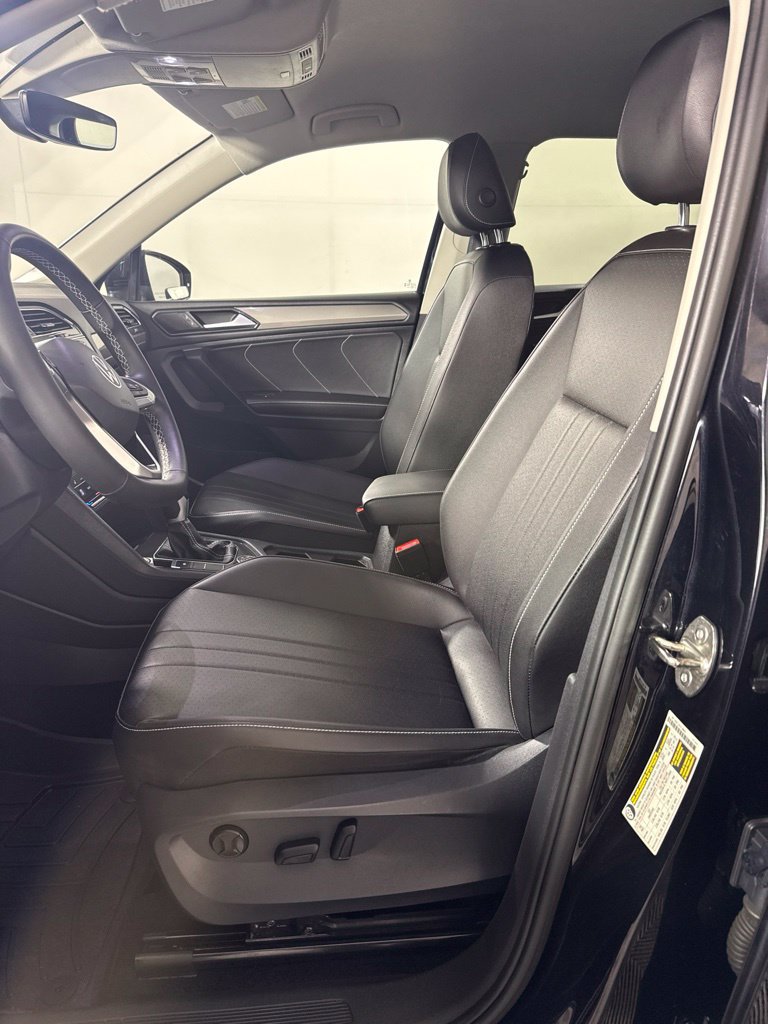 Used 2023 Volkswagen Tiguan SE AWD/4WD image 14