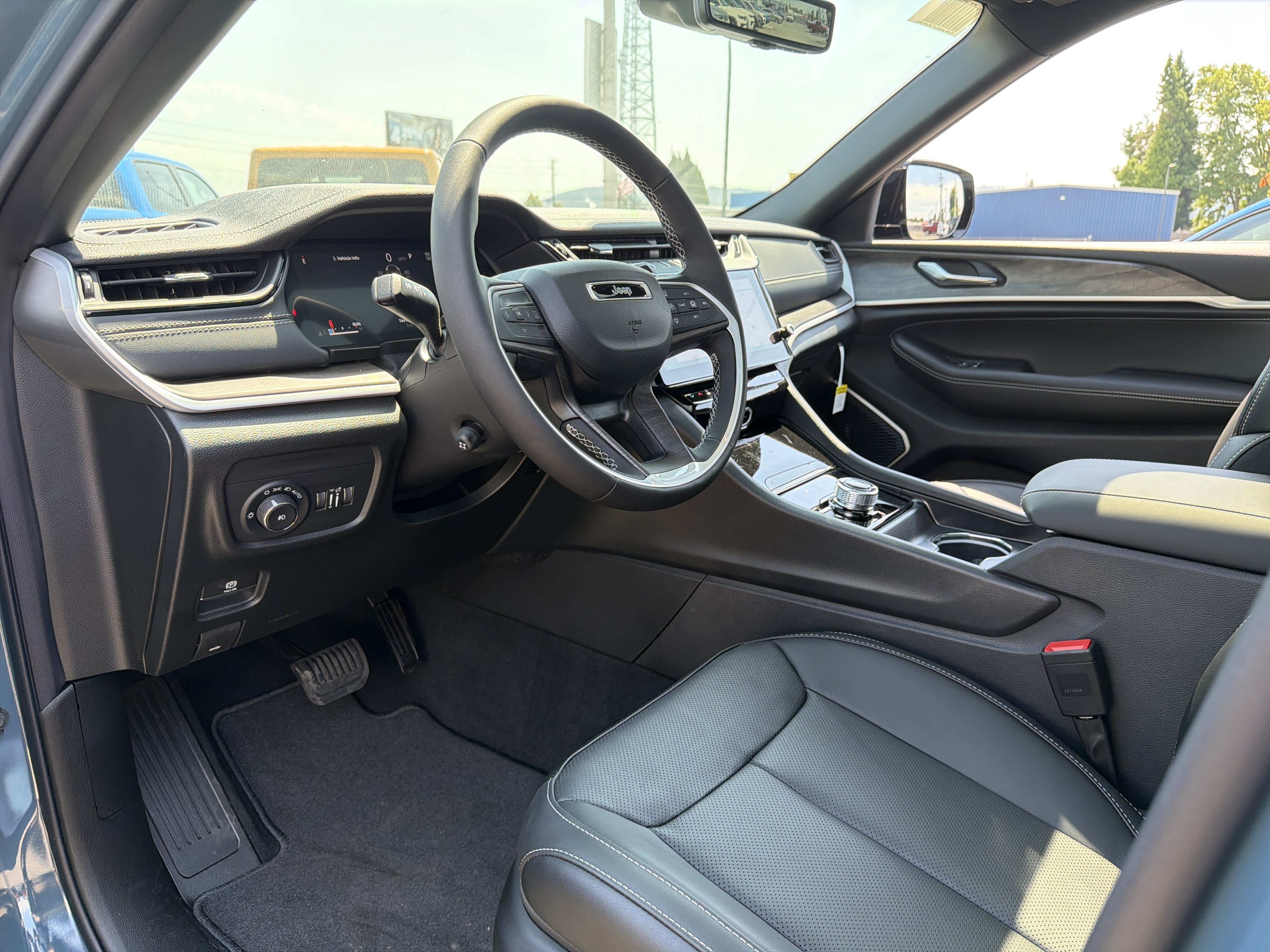 New 2026 Jeep Grand Cherokee L Limited AWD/4WD image 9