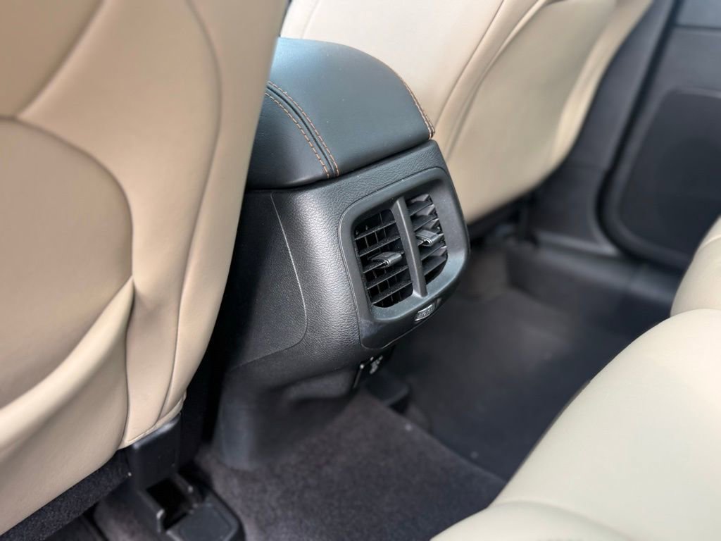 Used 2015 Jeep Cherokee Limited w/ Luxury Group FWD image 11