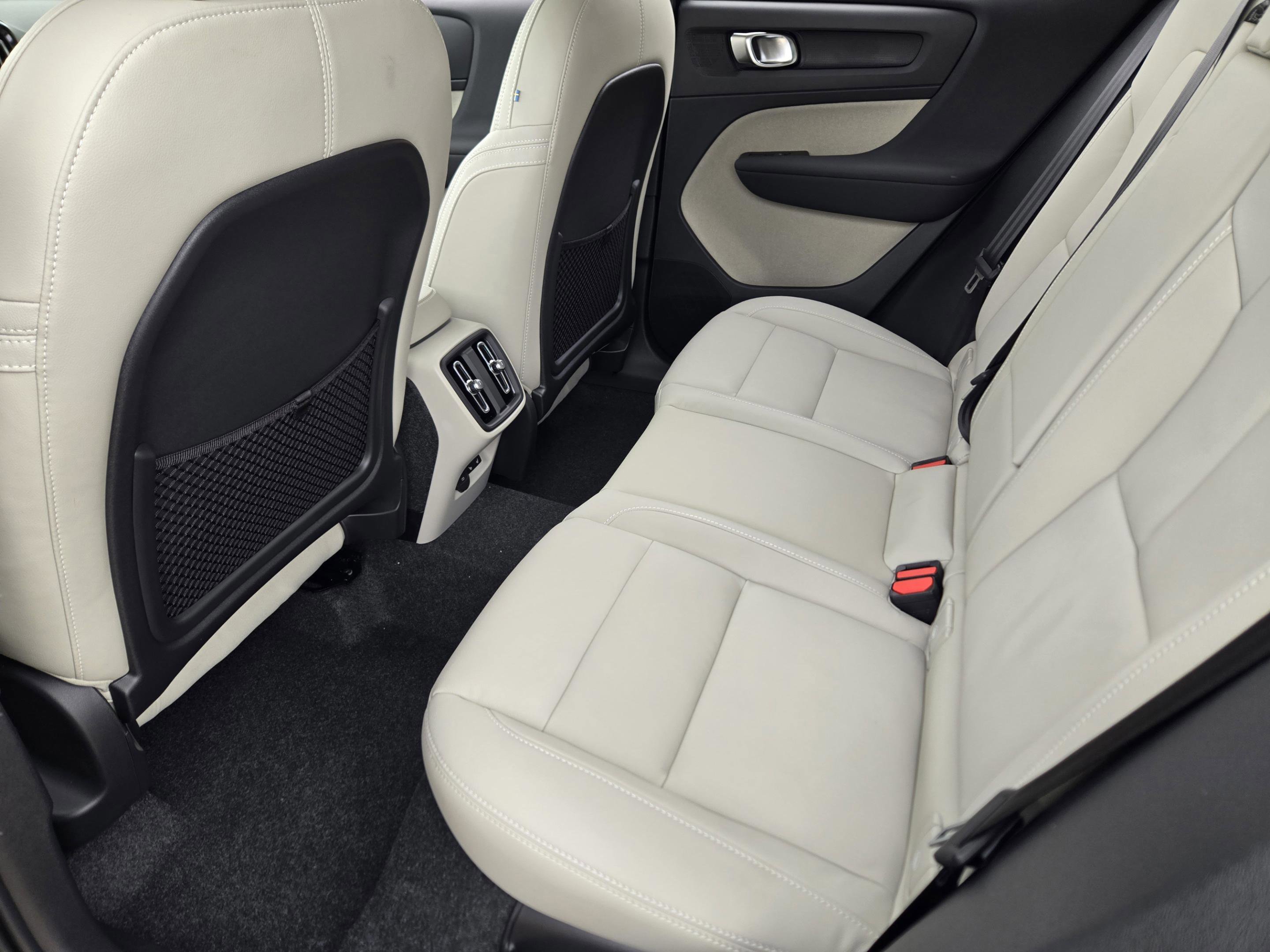 New 2026 Volvo XC40 B5 Plus w/ Protection Package Premier AWD/4WD image 26