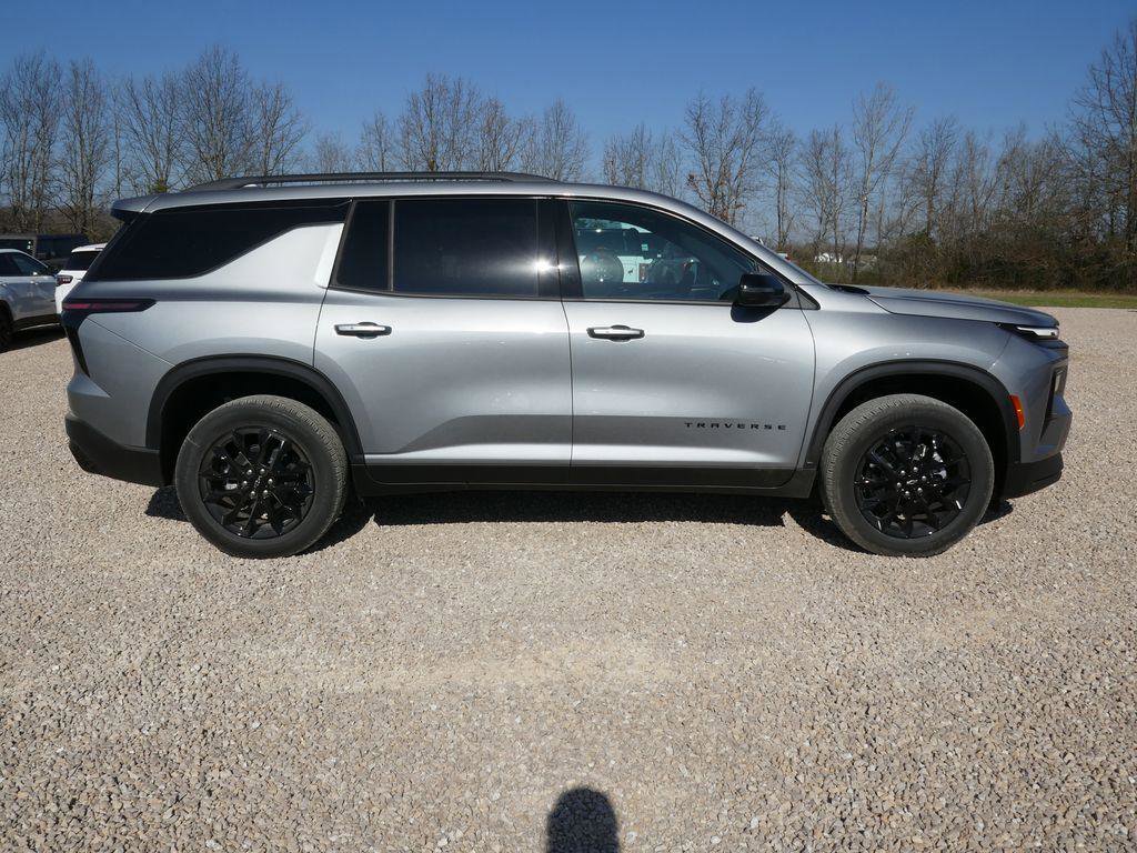 New 2026 Chevrolet Traverse LT image 3