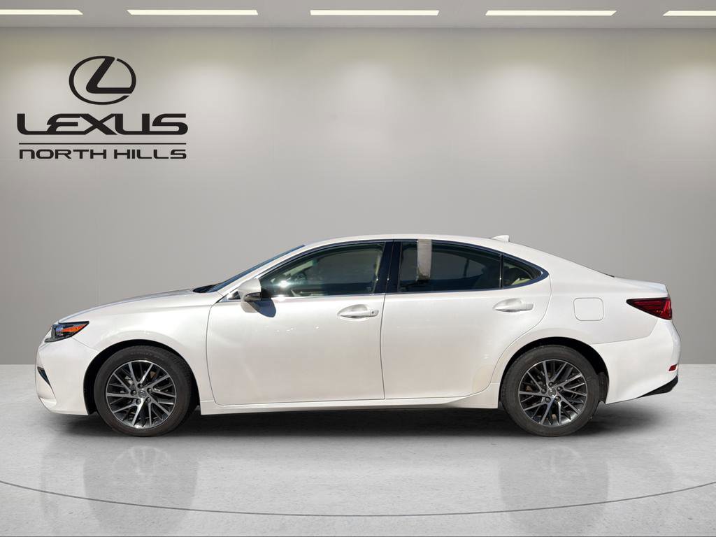 Used 2016 Lexus ES 350 w/ Navigation System Package image 9