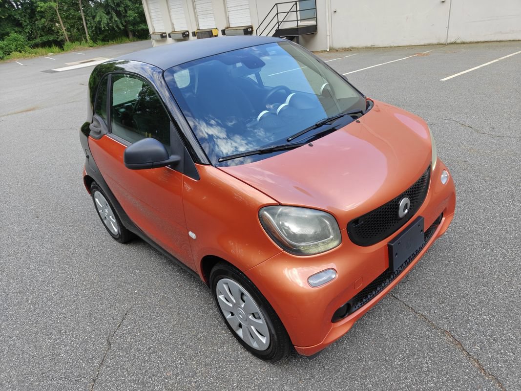 Used 2016 smart fortwo pure RWD image 21