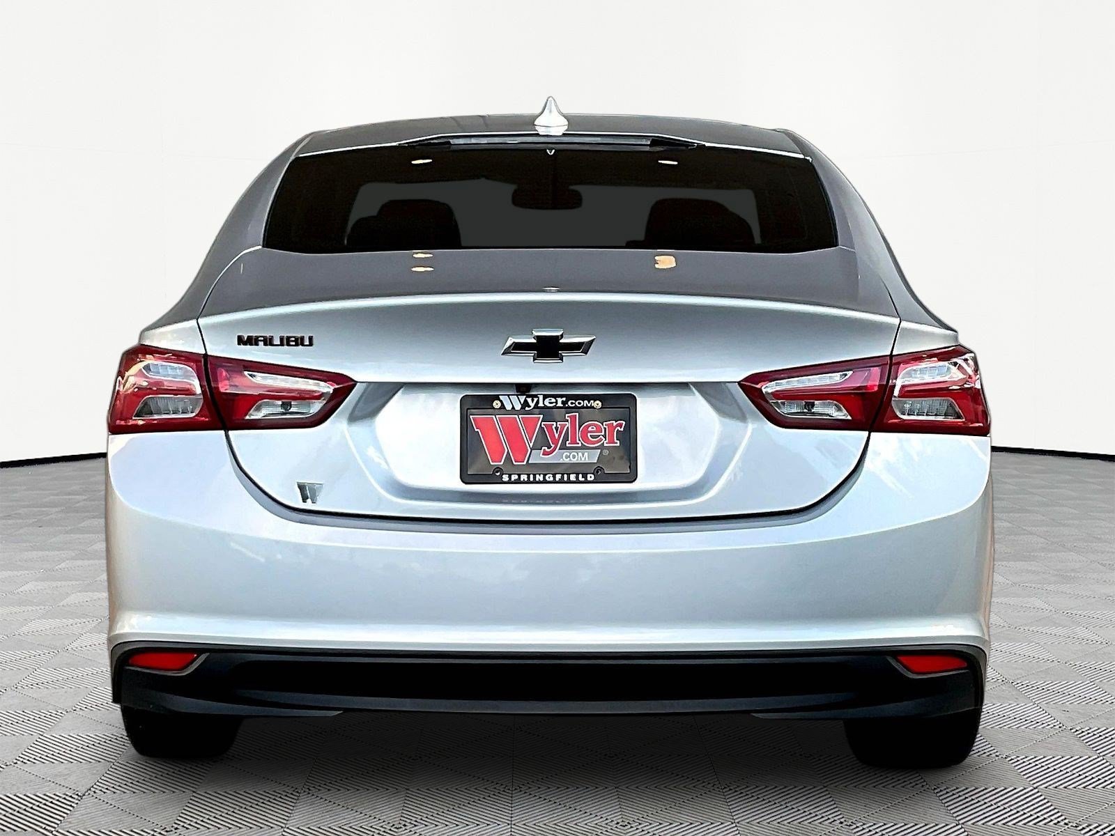 Used 2020 Chevrolet Malibu LT w/ Redline Edition FWD image 5