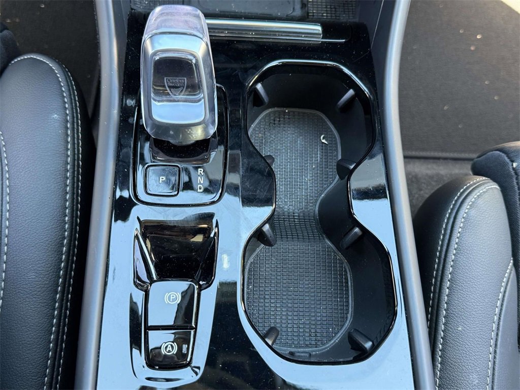 Used 2024 Volvo XC40 B5 Plus w/ Climate Package image 15