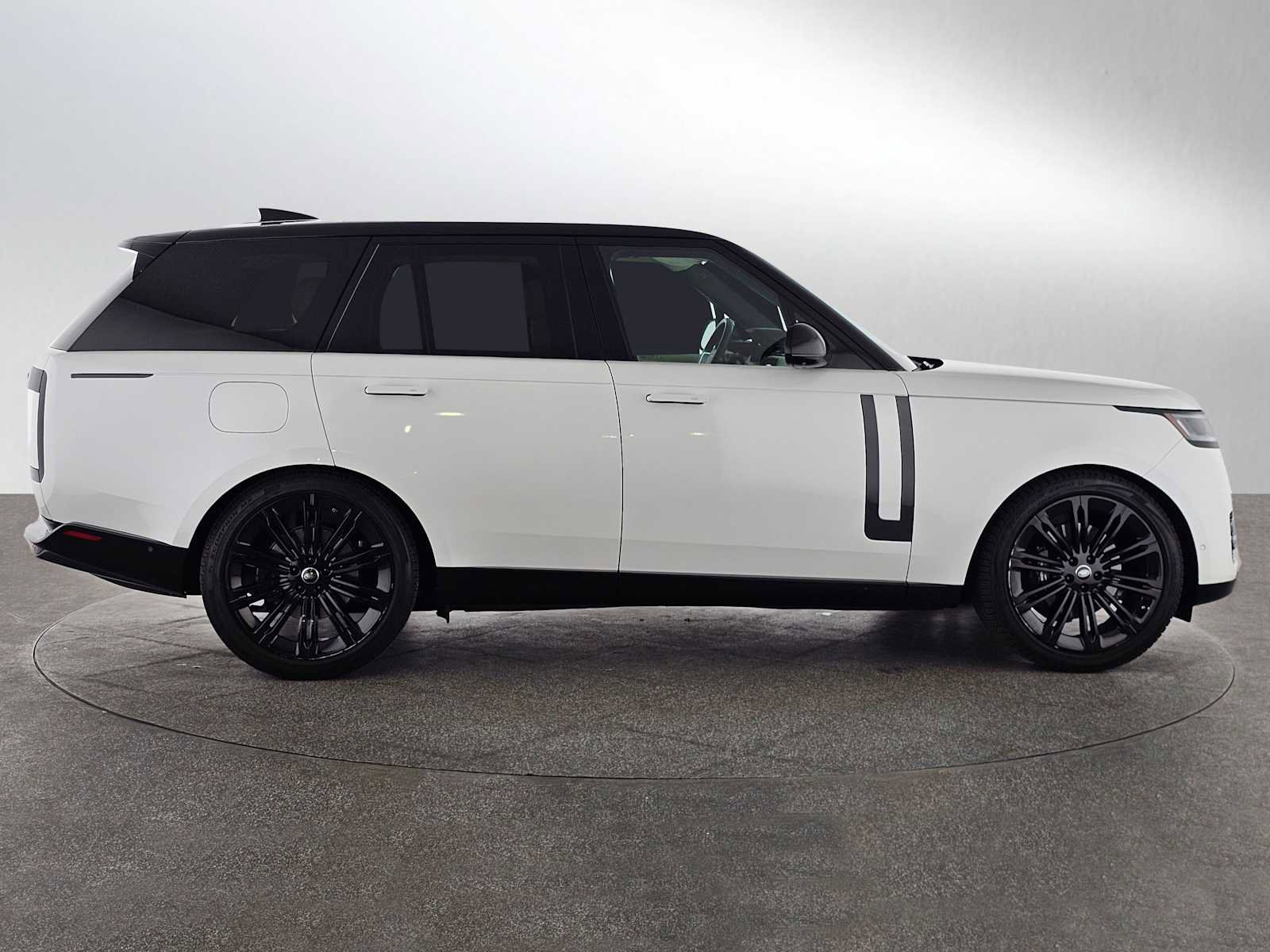 Used 2025 Land Rover Range Rover SE AWD/4WD image 6