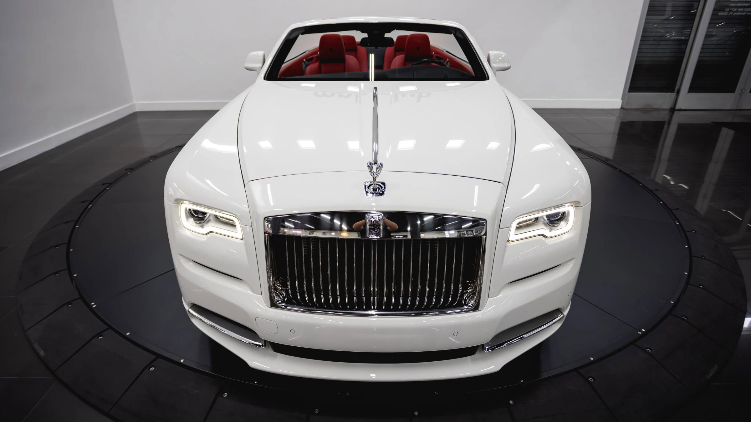 Used 2017 Rolls-Royce Dawn RWD image 27