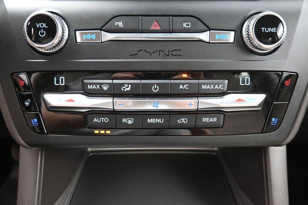 Used 2020 Ford Explorer Platinum w/ Premium Technology Package AWD/4WD image 14