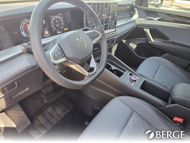 New 2025 Volkswagen Tiguan SE image 14