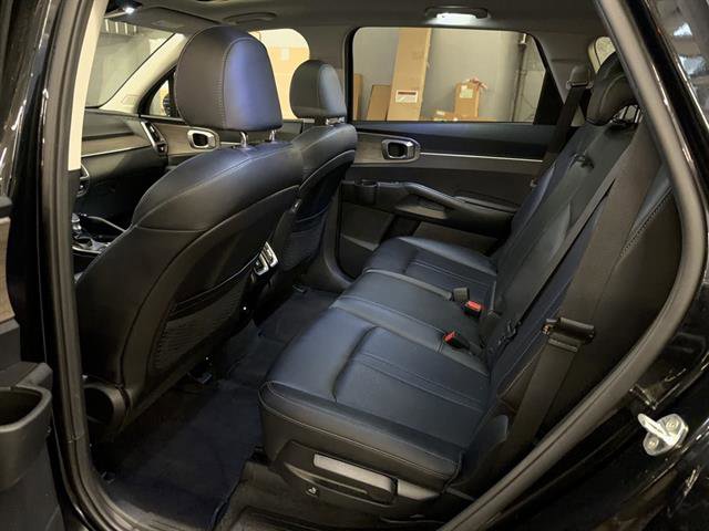 Used 2023 Kia Sorento S w/ Panoramic Sunroof Package image 7