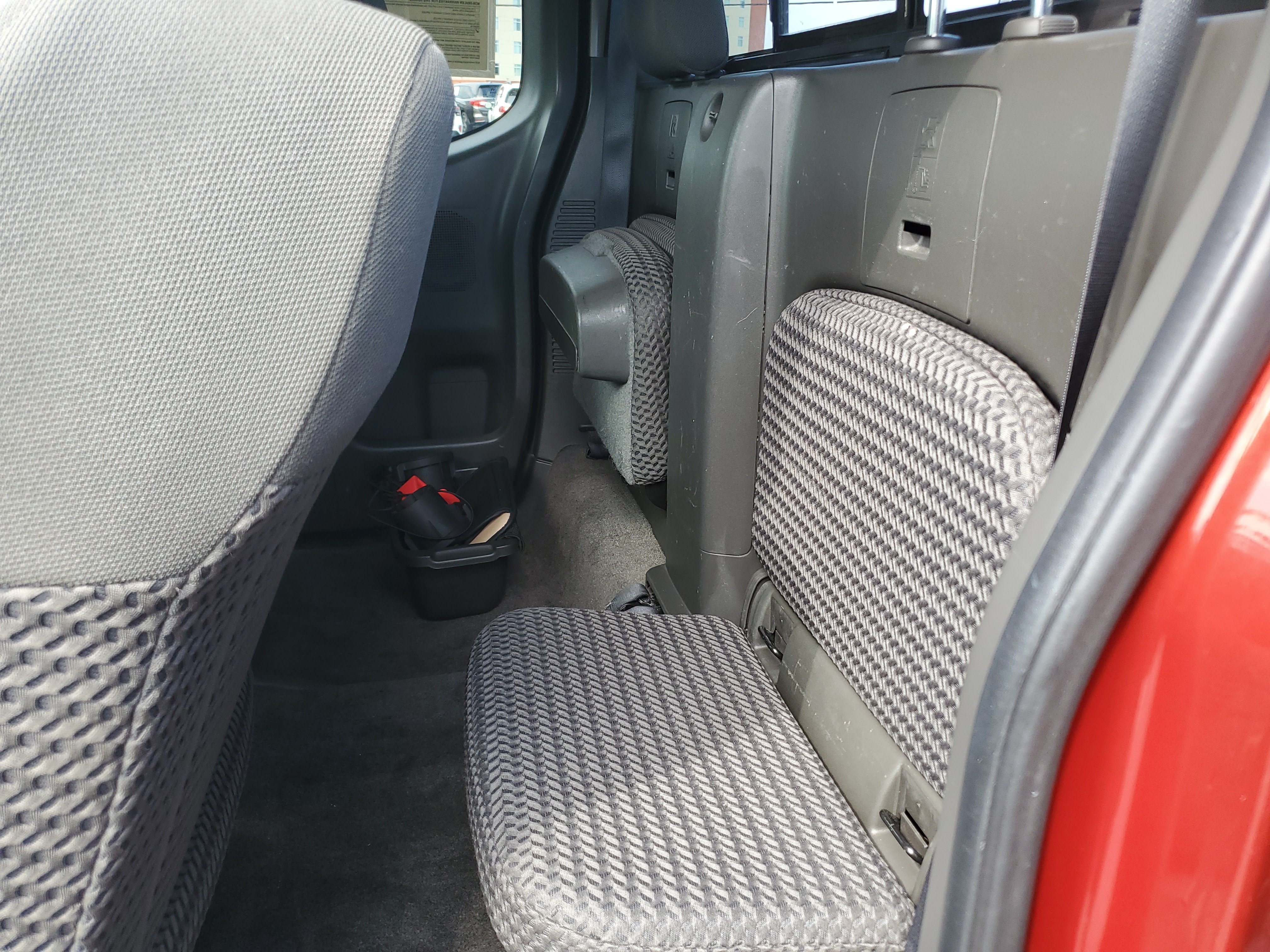 Used 2015 Nissan Frontier SV AWD/4WD image 11
