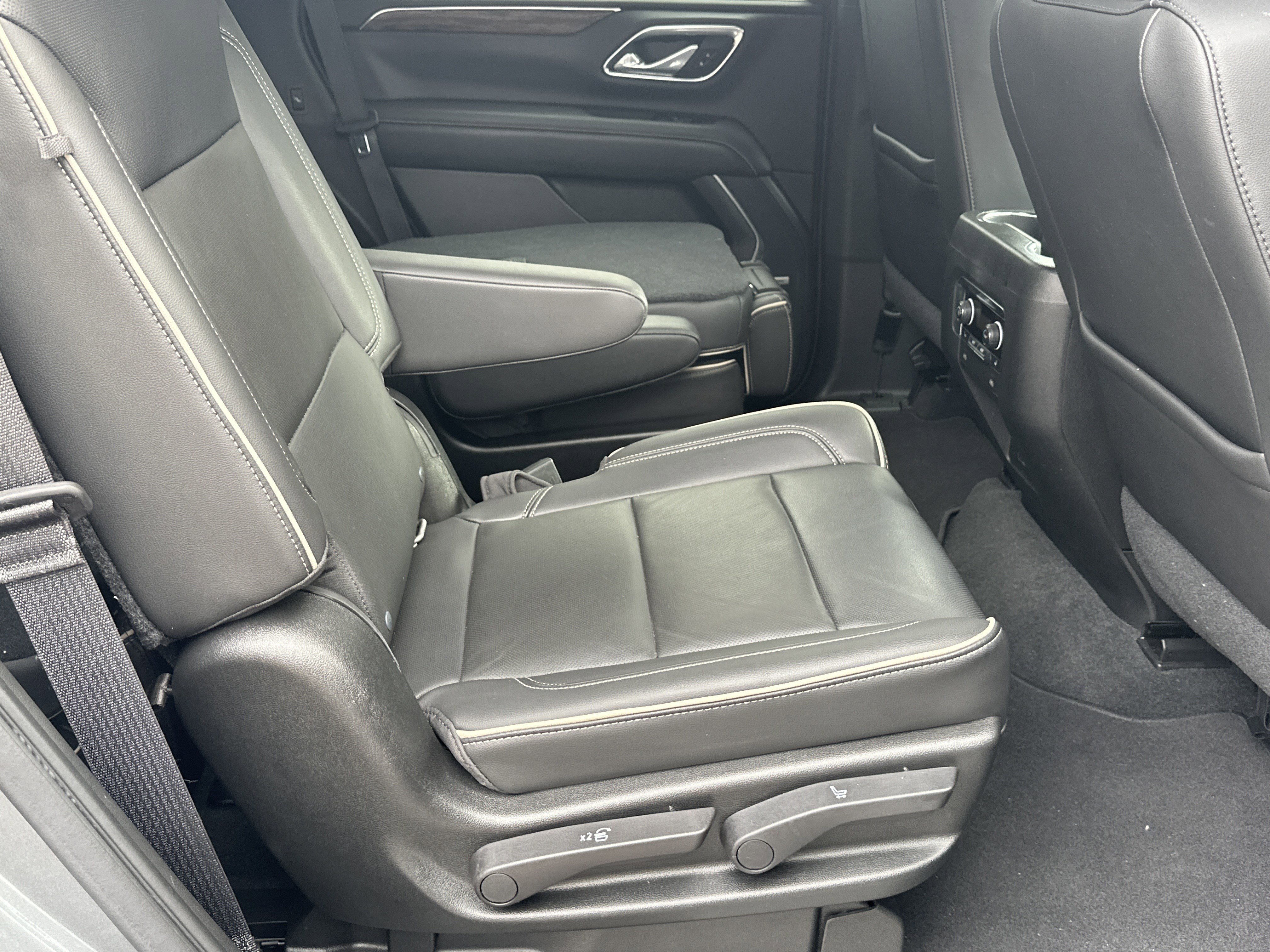 Used 2021 Chevrolet Tahoe Premier w/ Premium Package image 19