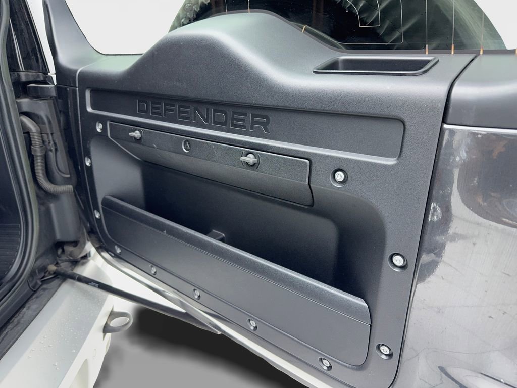 Used 2023 Land Rover Defender 130 First Edition image 12