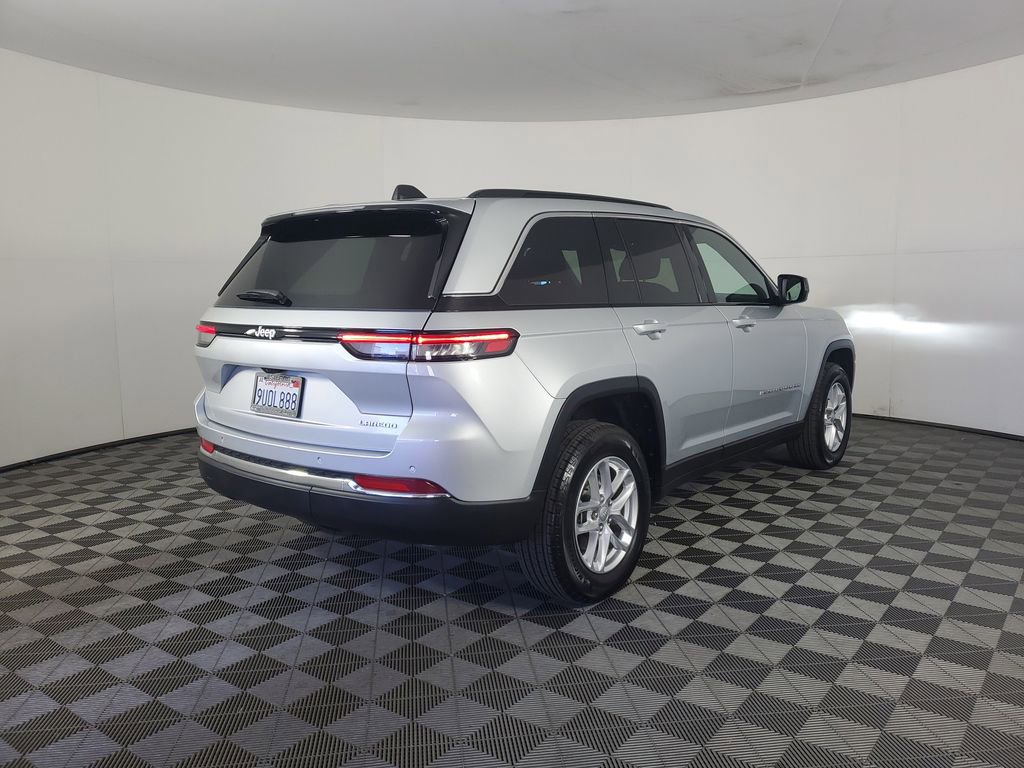 Used 2025 Jeep Grand Cherokee Laredo X image 4