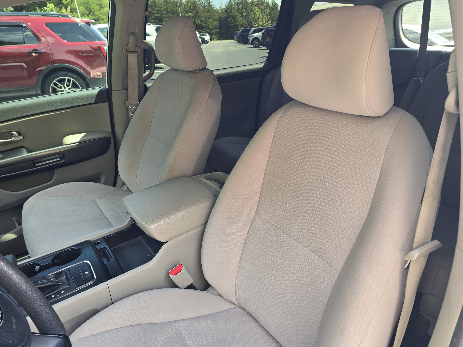 Used 2018 Kia Sedona L FWD image 13