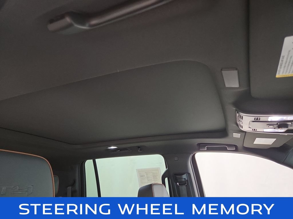 Used 2025 GMC Yukon XL AT4 w/ AT4 Premium Package AWD/4WD image 13
