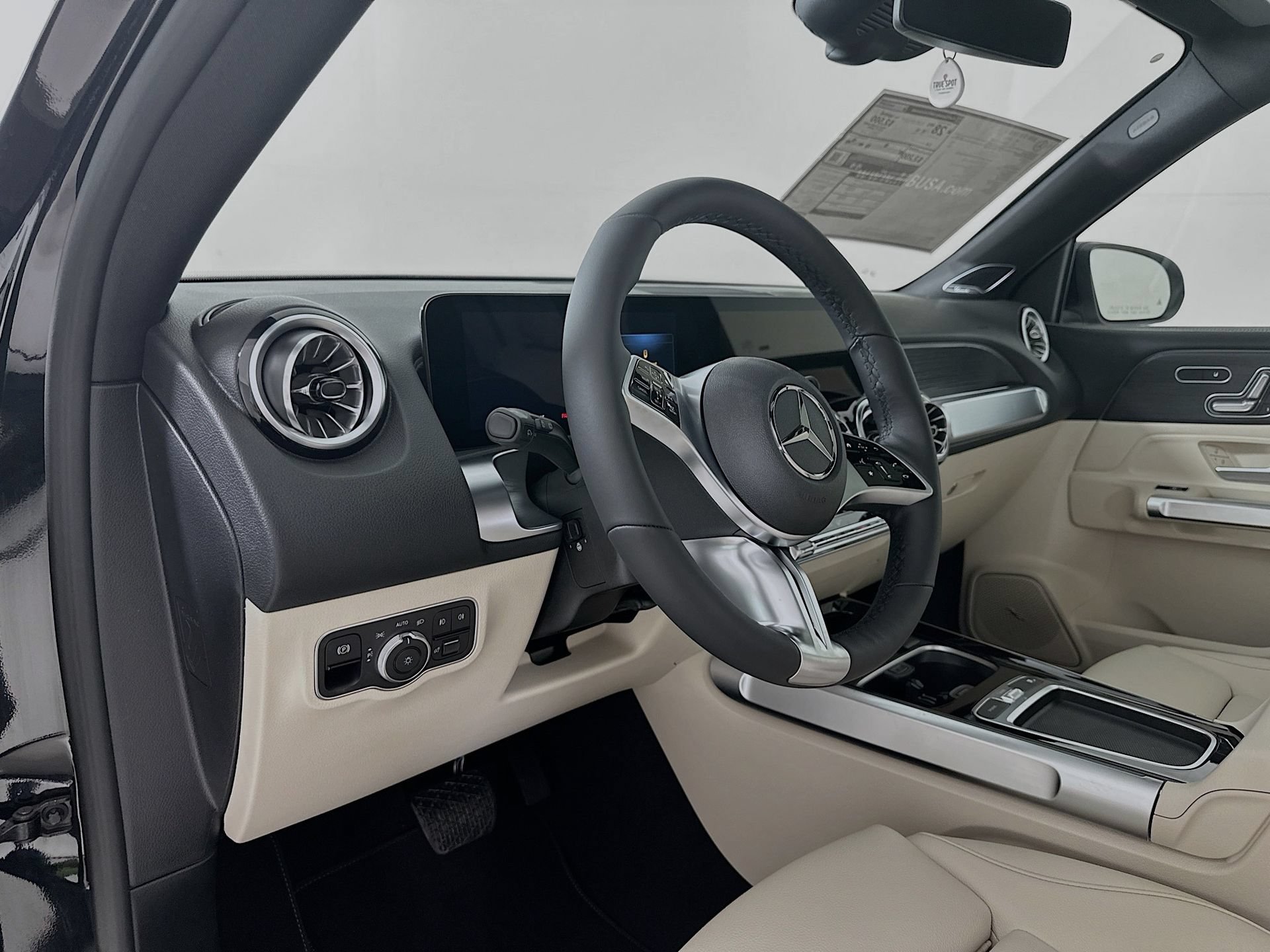 New 2026 Mercedes-Benz GLB 250 image 10