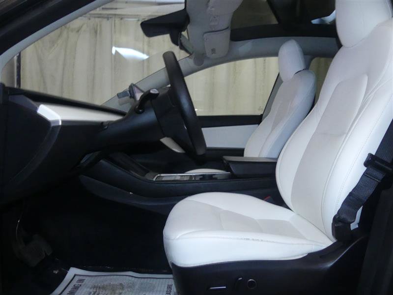 Used 2022 Tesla Model Y Long Range AWD/4WD image 16