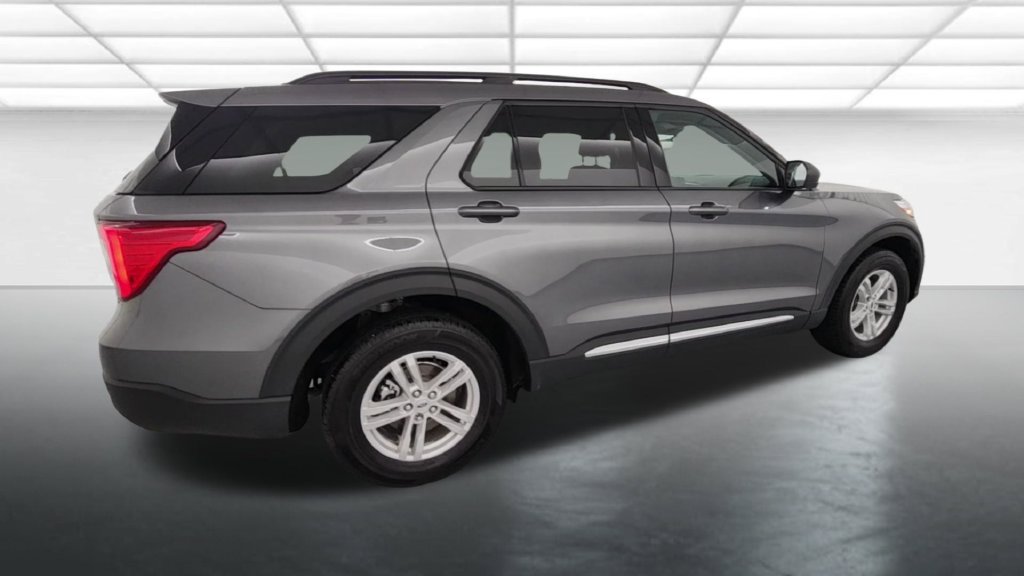 Used 2024 Ford Explorer XLT w/ Equipment Group 202A AWD/4WD image 9